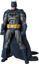 DC Comics: Batman Hush Mafex Action Figure | Over 20 articulation points - Image 3