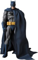 DC Comics: Batman Hush Mafex Action Figure | Over 20 articulation points - Image 4