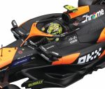 Bburago 1:24 Scale 2024 Formula Race McLaren MCL38 Diecast Vehicle with Helmet, Norris #4 - Image 3