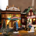 Valery Madelyn Pre-Lit Christmas Village Set House Decoration, Battery Operated Christmas Figurine Accessories Town Building Collection for Holiday Xmas DIY Tabletop (17 PCS) - Image 5