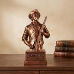Antique Bronze Minuteman Statue - American Revolutionary War Soldier Bust with Musket - 1776 Patriotic History Decor for Home Office, Library & Classroom - Unique Gift for Gun Enthusiasts - Image 2
