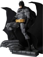 DC Comics: Batman Hush (Black Version) Mafex Action Figure, Multicolor - Image 2